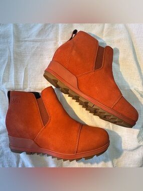 SOREL Evie Pull-On Wedge Boots in Warp Red - Size 8 👢